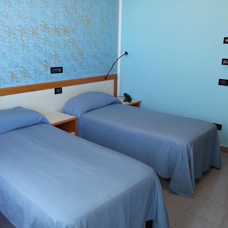 Hotel Ristorante Miramare مارينا دي جيويسا يونيكا المظهر الخارجي الصورة