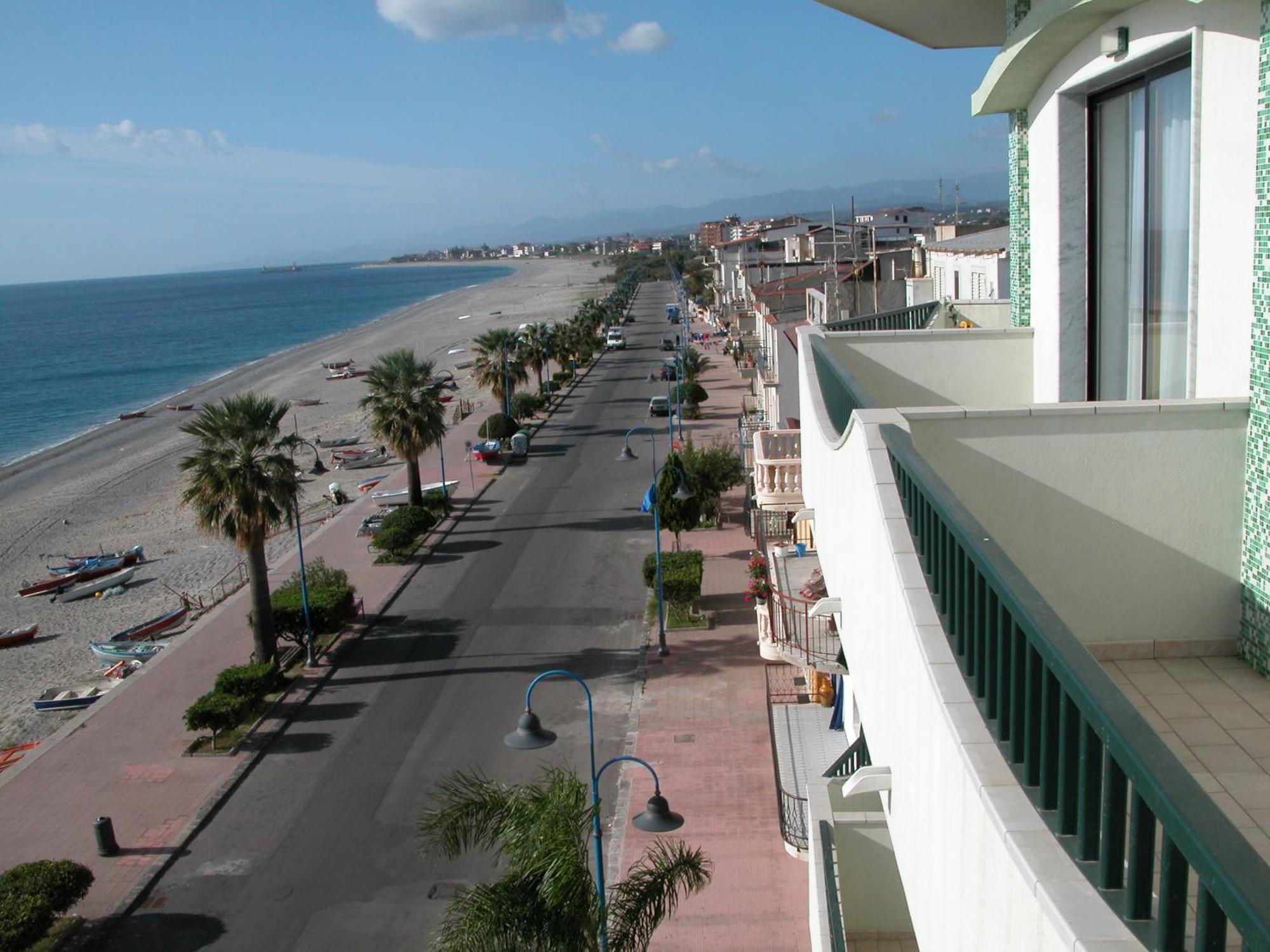 Hotel Ristorante Miramare مارينا دي جيويسا يونيكا المظهر الخارجي الصورة