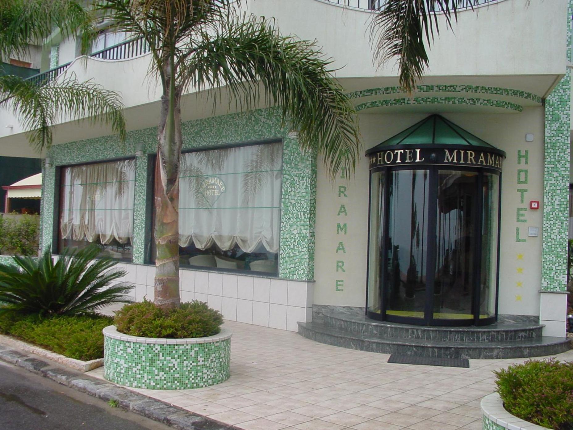Hotel Ristorante Miramare مارينا دي جيويسا يونيكا المظهر الخارجي الصورة