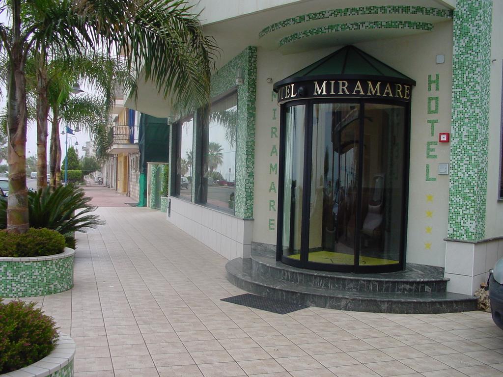 Hotel Ristorante Miramare مارينا دي جيويسا يونيكا المظهر الخارجي الصورة