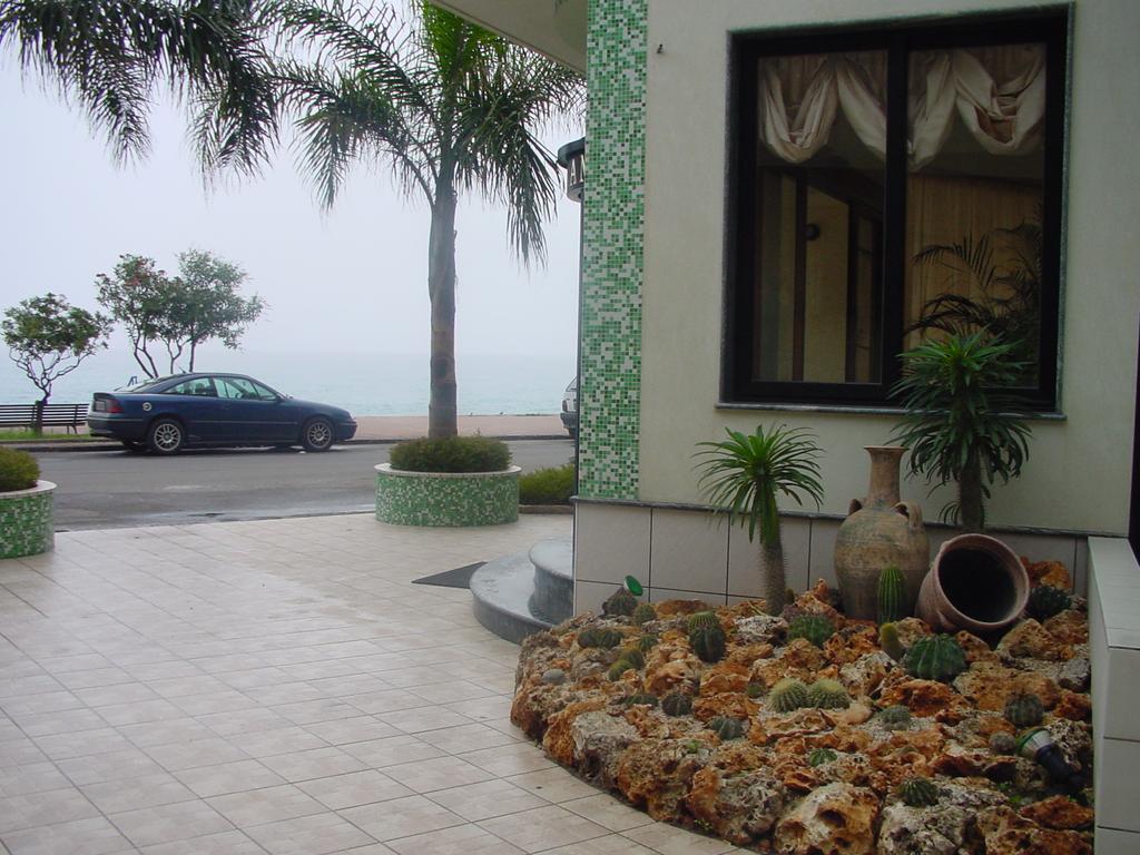 Hotel Ristorante Miramare مارينا دي جيويسا يونيكا المظهر الخارجي الصورة