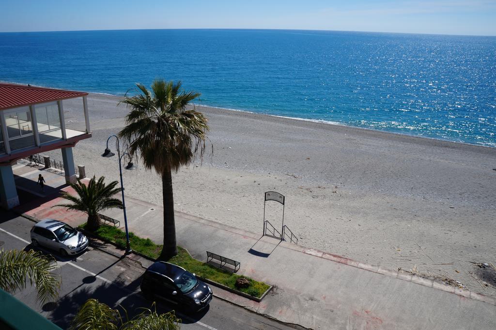 Hotel Ristorante Miramare مارينا دي جيويسا يونيكا المظهر الخارجي الصورة