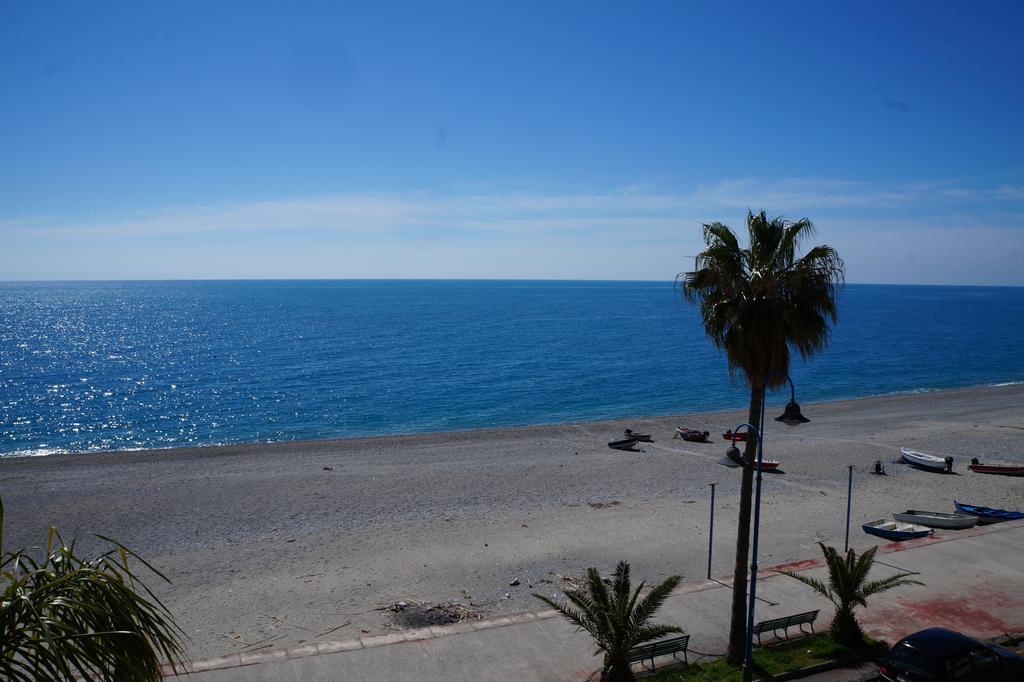 Hotel Ristorante Miramare مارينا دي جيويسا يونيكا المظهر الخارجي الصورة
